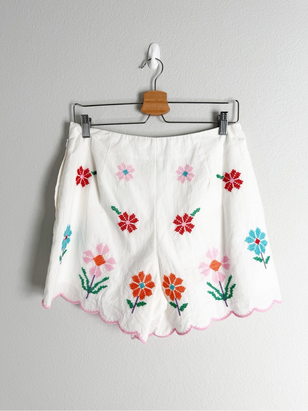 J.Marie Short Set Eloise White Floral Embroidered Top and Shorts - Picture 10 of 13